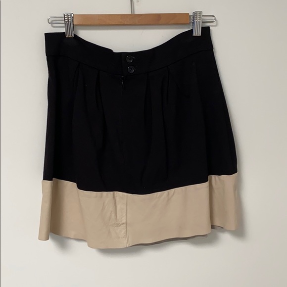 Pleated & Flared mini skirt with Italian leather - Picture 2 of 4